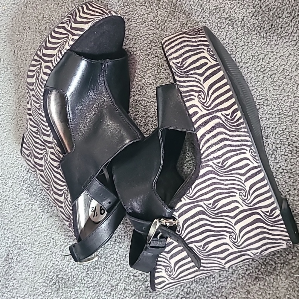 Carlos black/animal print wedge sandal 9.5